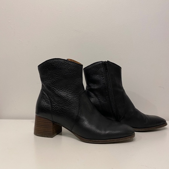 Lucky Brand Laidem Black Pebbled Leather Western Heeled Bootie Size 8 - Picture 1 of 5